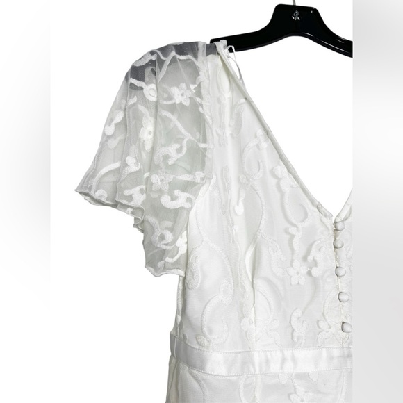 YAS Anastasia Train Bridal Wedding Gown Dress Lace Short Sleeve Size Medium